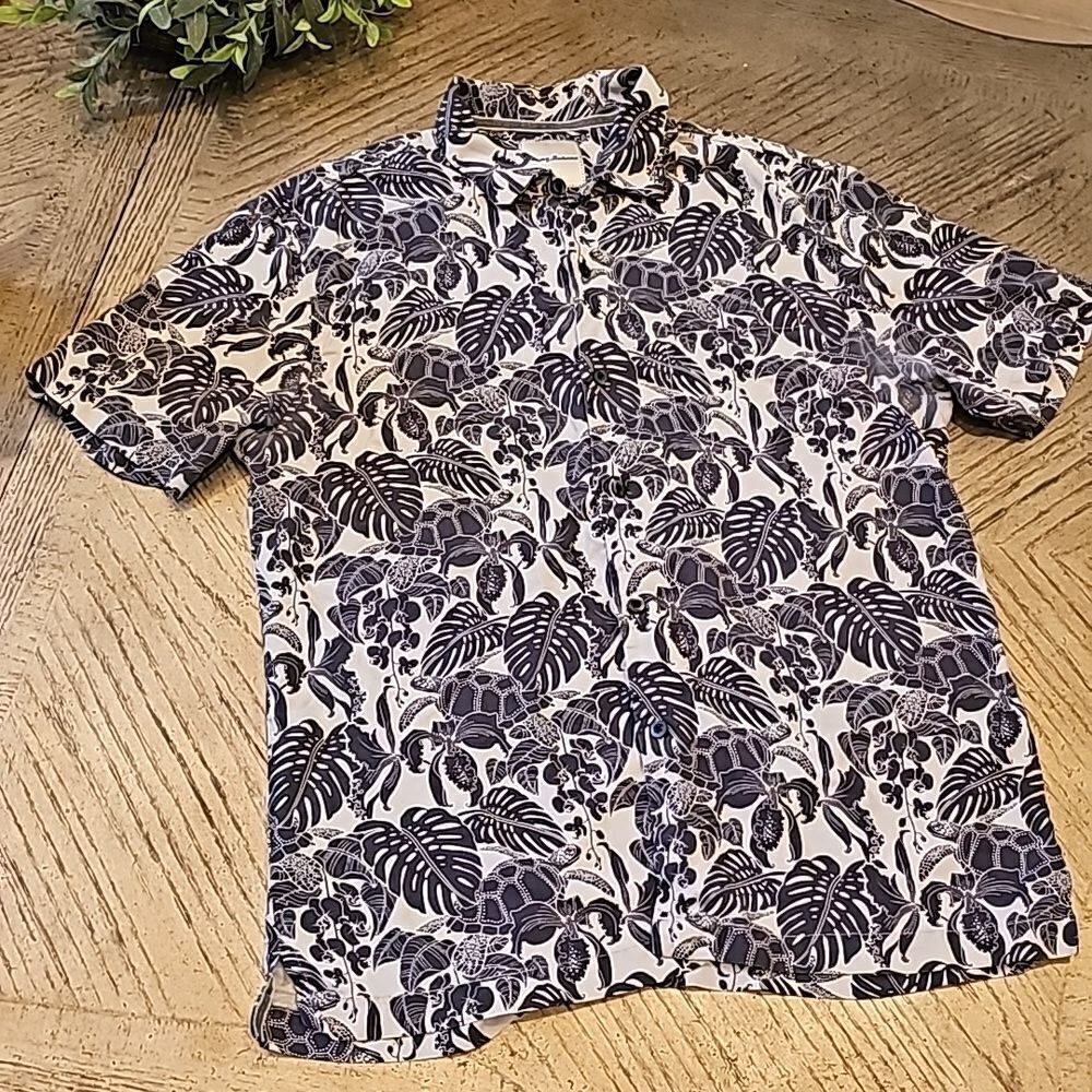Tommy Bahama silk turtle Hawaiian shirt size L